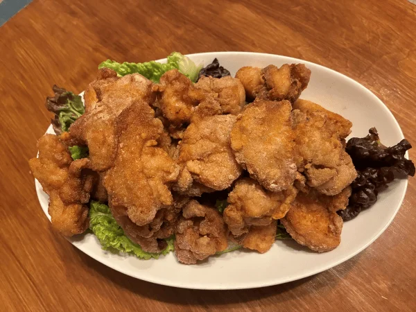米粉でまぶして、ラードで揚げた唐揚げ